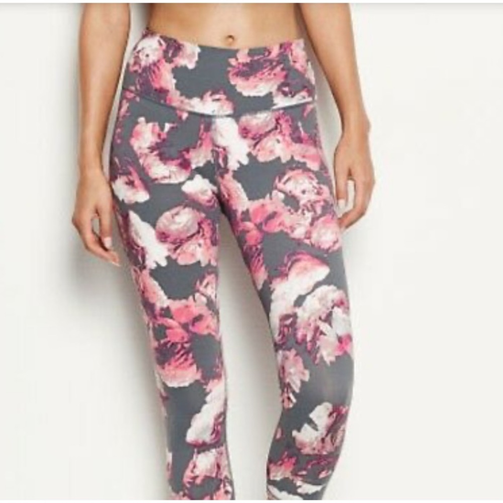 Victoria Secret Sport Floral Capri Leggings L